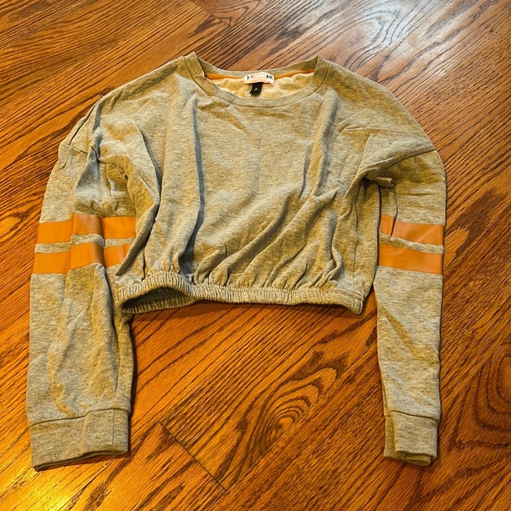 Wishful Thinking Woman’s Grey Striped Sweatshirt Size S